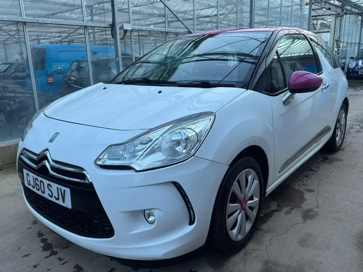 Used Citroën DS3 95 HP (69 kW) 2010 White Hatchback