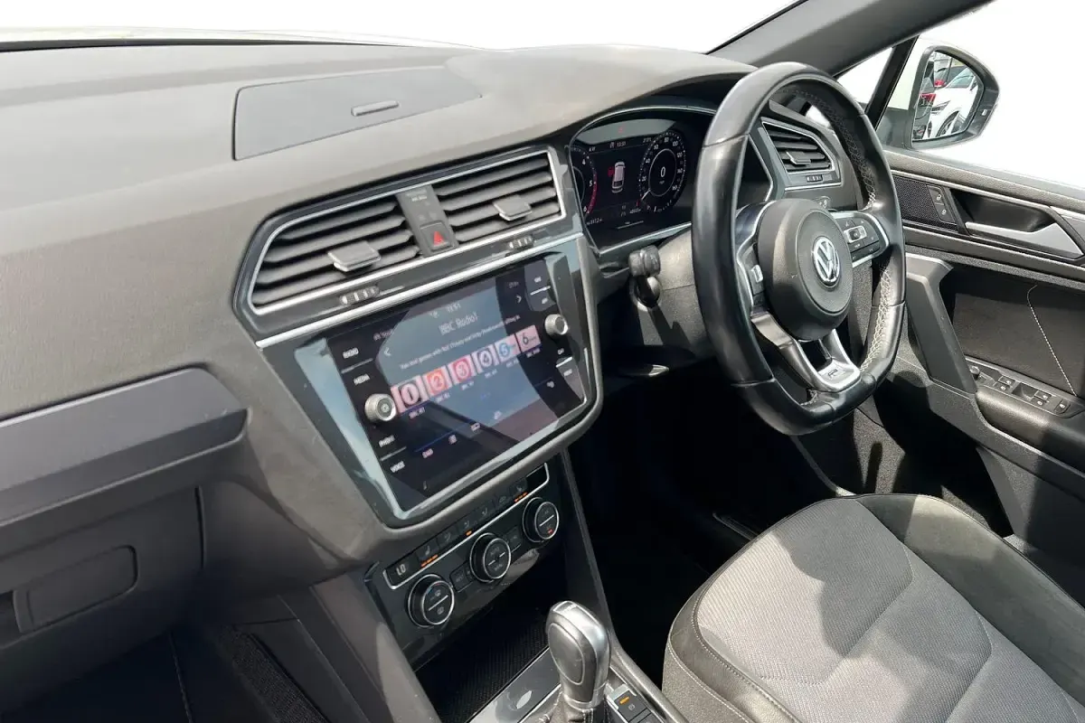 Used VW Tiguan R-line 150 HP (110 kW) 2018 Pure white SUV