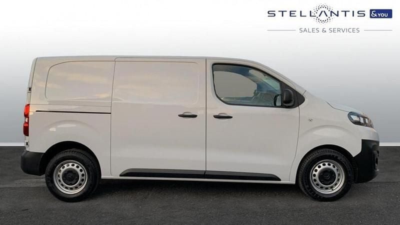 Used Citroën Dispatch 142 HP (104 kW) 2024 White MPV