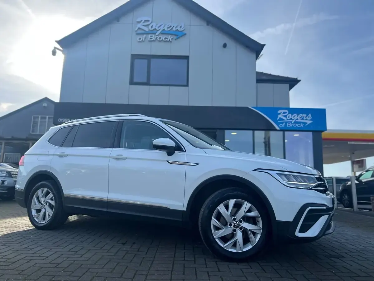 Used VW Tiguan Allspace Life 150 HP (110 kW) 2023 White SUV