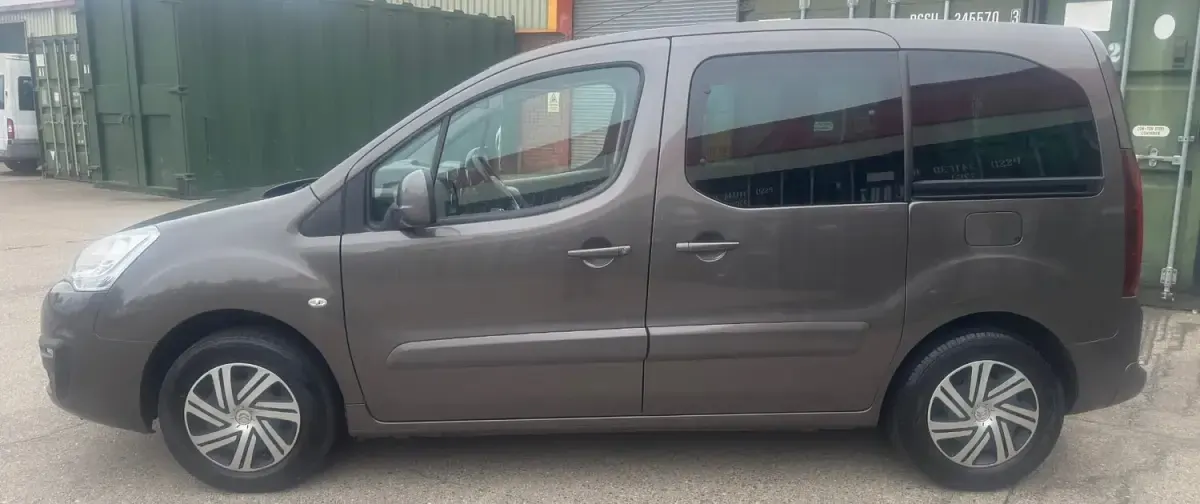 Used Citroën Berlingo Feel 101 HP (74 kW) 2017 Grey MPV
