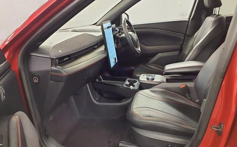 Used Ford Mustang 460 HP (338 kW) 2021 Red Hatchback