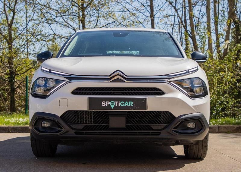 Used Citroën C4 PureTech 99 HP (72 kW) 2022 White Hatchback