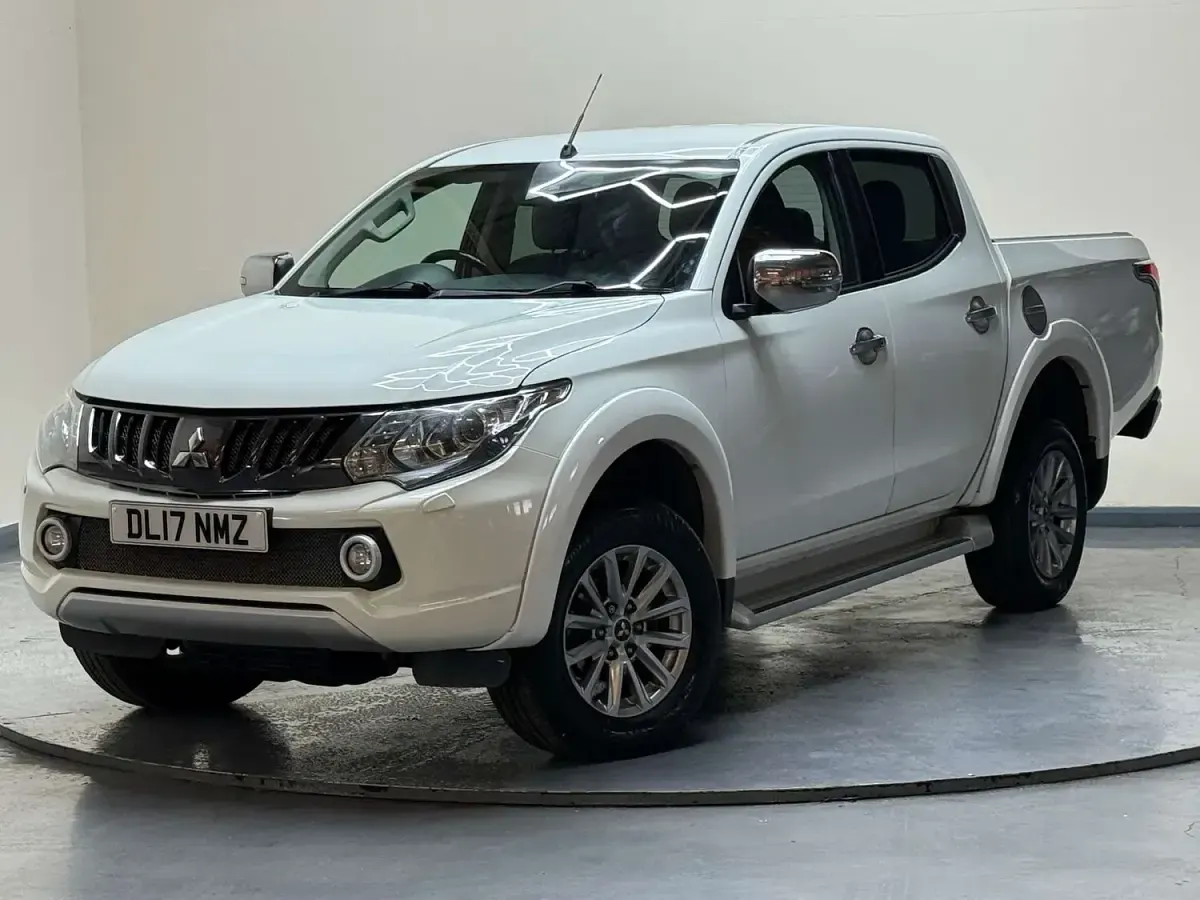 Used Mitsubishi L200 2017 White Pickup