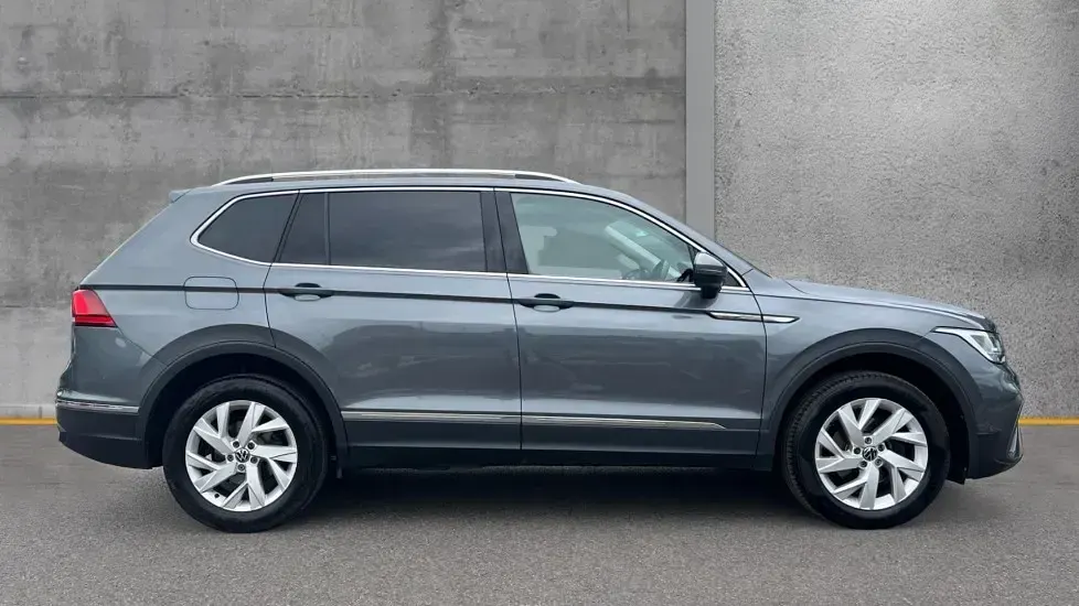 Used VW Tiguan Allspace Life 150 HP (110 kW) 2024 Grey SUV
