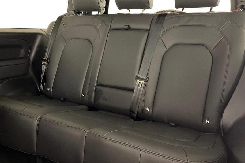 Used Land Rover Defender HSE Dynamic 249 HP (183 kW) 2024 Black SUV