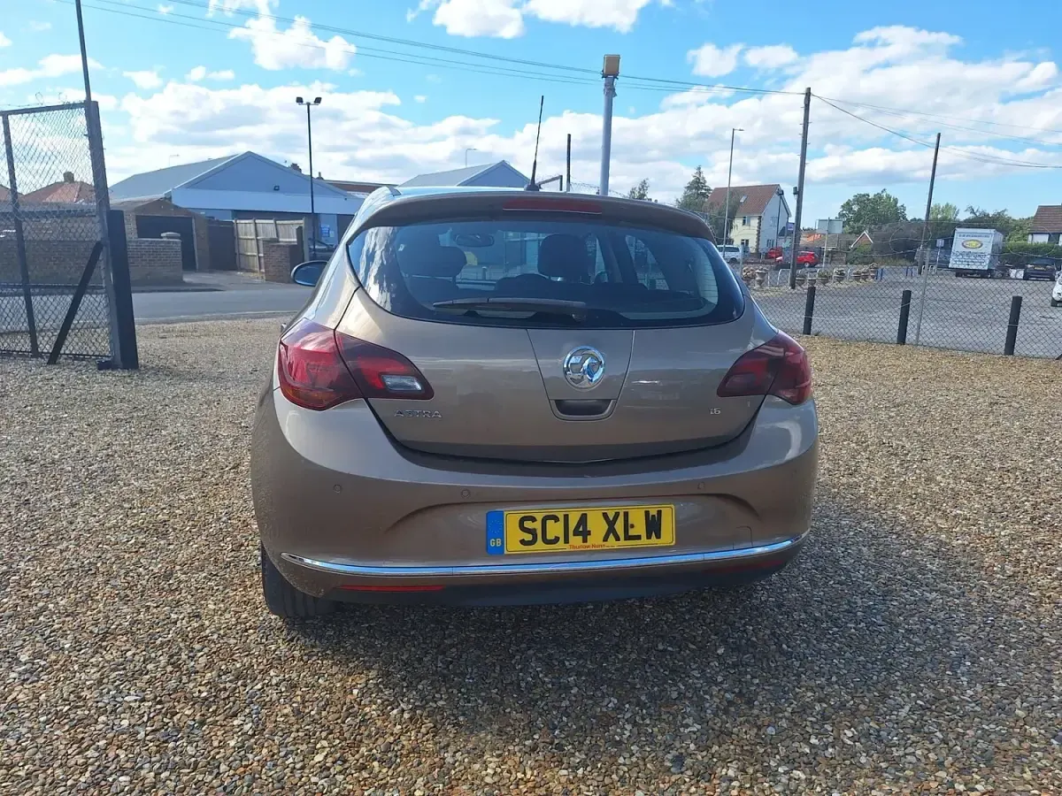 Used Vauxhall Astra Elite 2014 Brown Hatchback