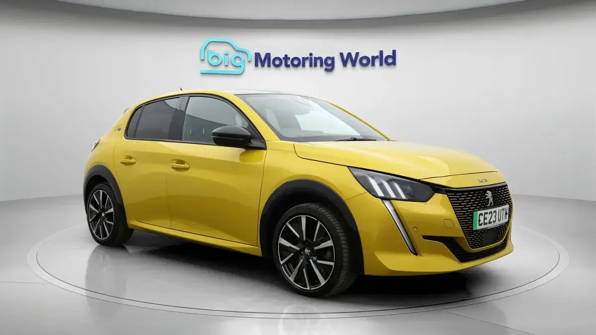 Second-hand Peugeot e-208 GT 100 kW (136 CP) 2023 Hatchback