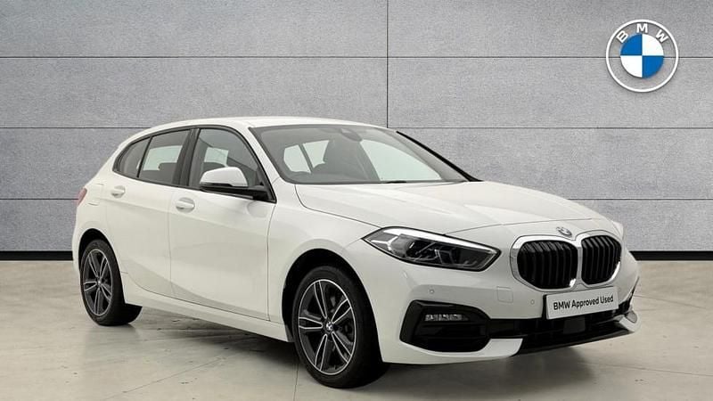 Used BMW 118 Sport Line 134 HP (98 kW) 2022 White Hatchback