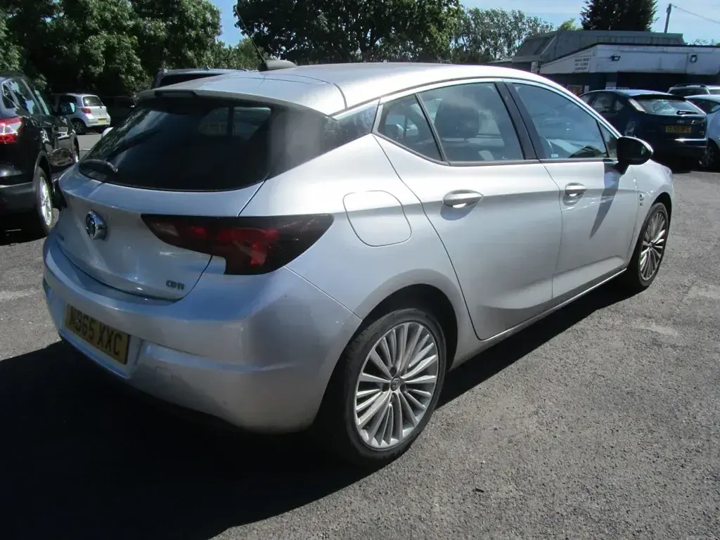 Used Vauxhall Astra Elite 136 HP (100 kW) 2015 Silver Hatchback