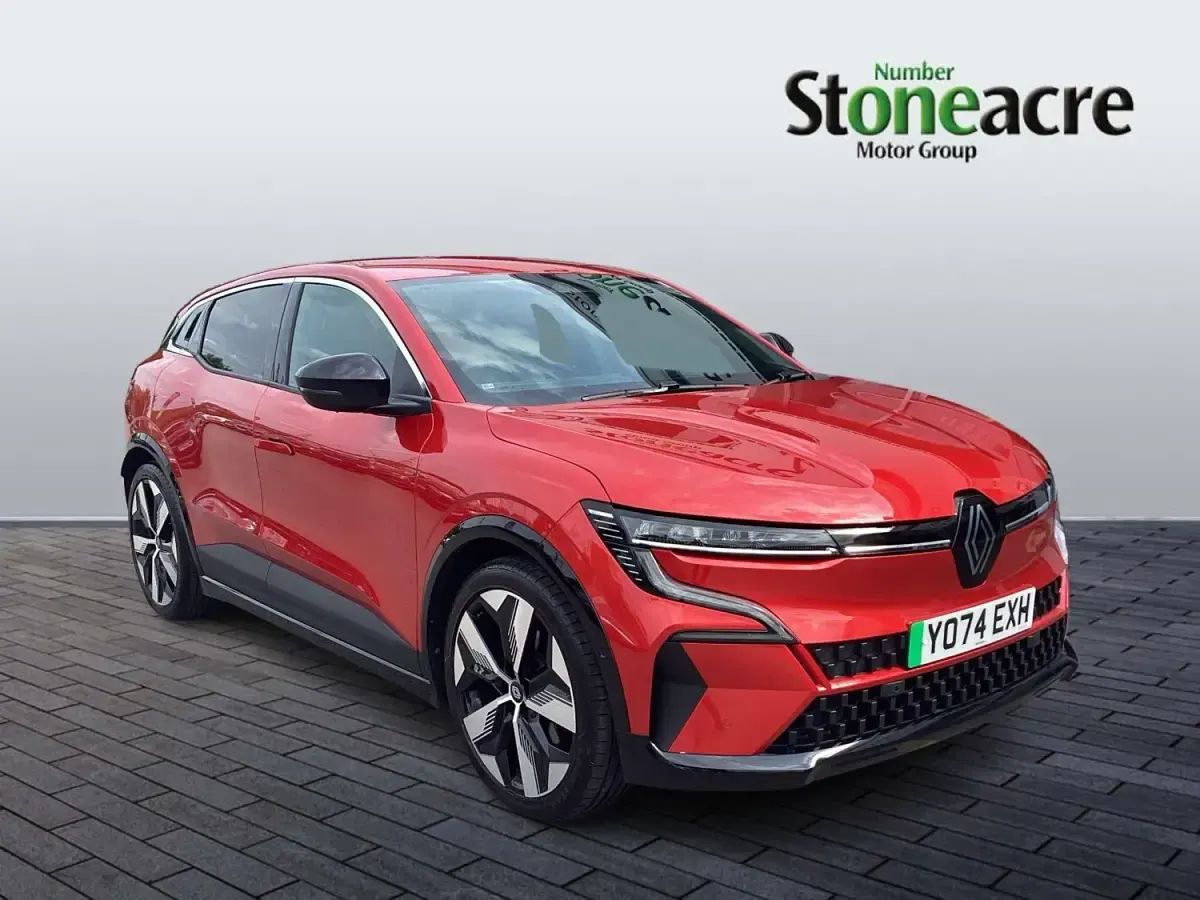 Begagnad Renault Megane E-Tech Komfort 160 kW (218 HK) 2025 Röd Halvkombi