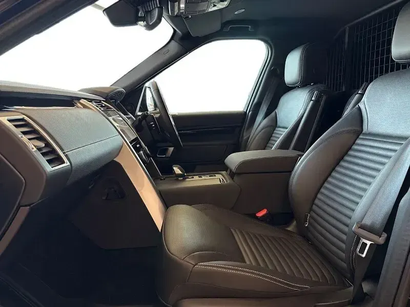 Used Land Rover Discovery SE 350 HP (257 kW) 2025 Black SUV