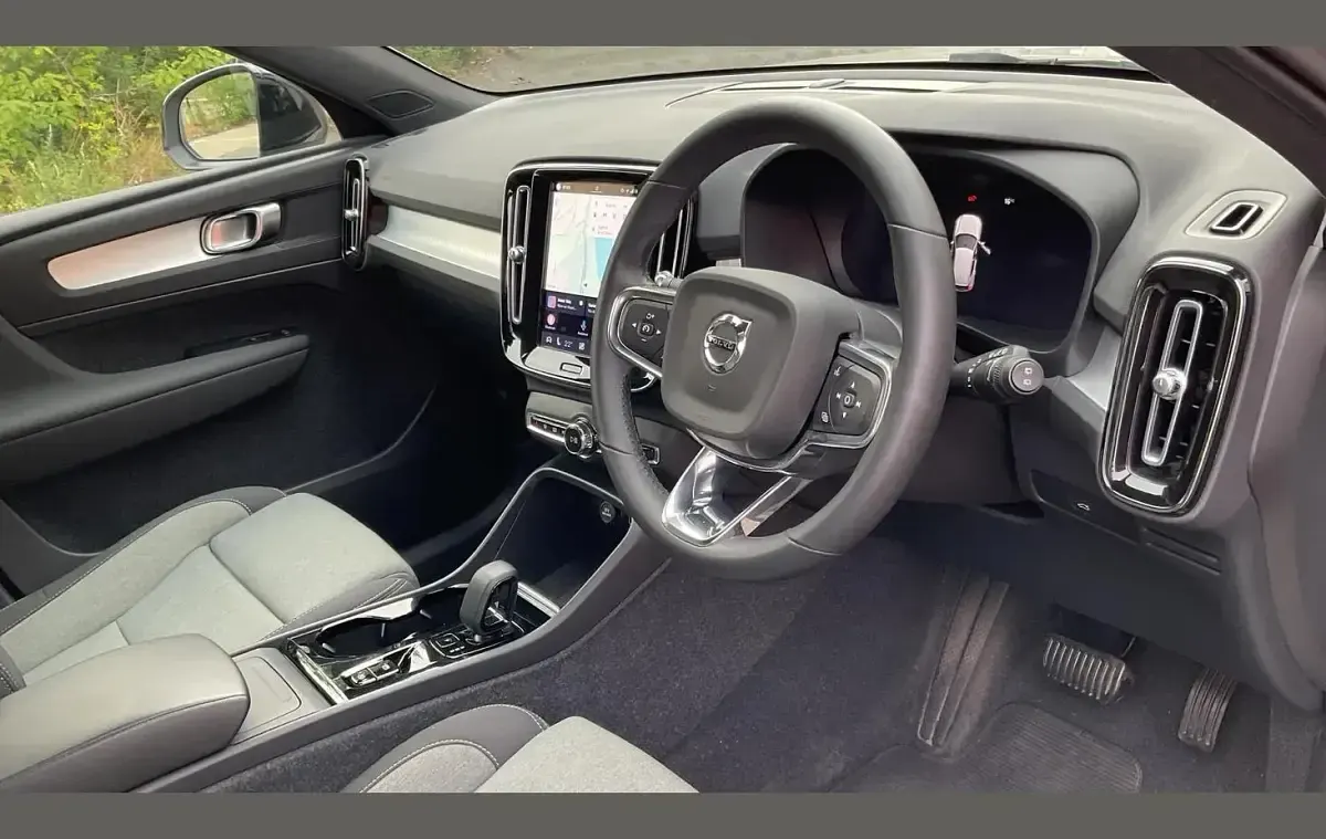 Used Volvo XC40 Plus 161 HP (118 kW) 2023 Silver SUV