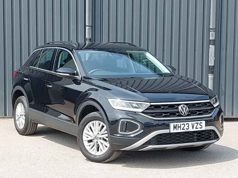 Black Used 2023 VW T-Roc Life SUV | £20,298 (Fair price) - Image 1/4