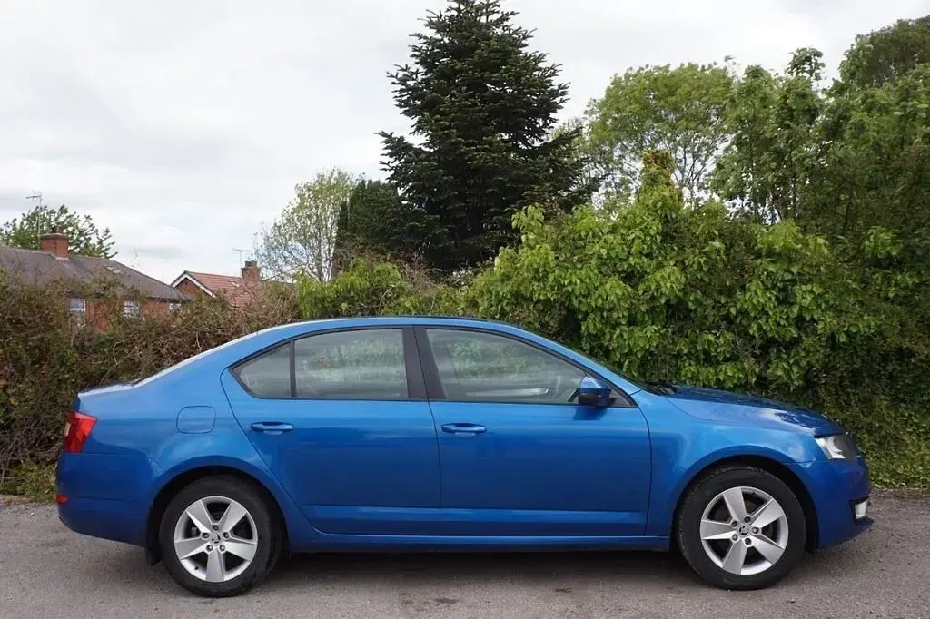 Begagnad Skoda Octavia SE 140 HK (102 kW) 2015 Blå Kombi