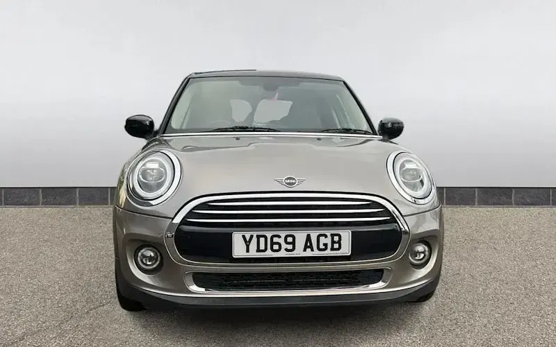 Begagnad Mini Cooper Exclusive 136 HK (100 kW) 2020 Silver Halvkombi