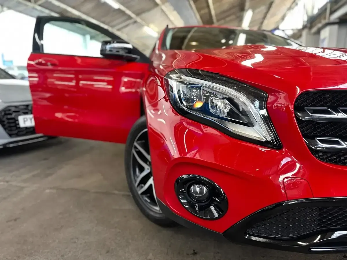 Used Mercedes GLA180 Urban 122 HP (89 kW) 2019 Red SUV