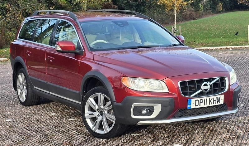 Used Volvo XC70 SE Lux 163 HP (119 kW) 2011 Red Estate
