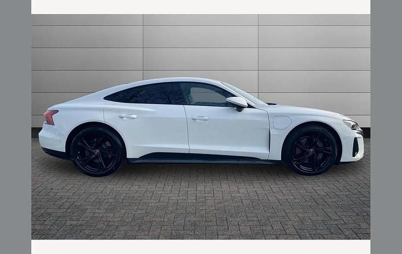 Used Audi e-tron GT quattro Comfort 384 kW (523 HP) 2022 White Sedan