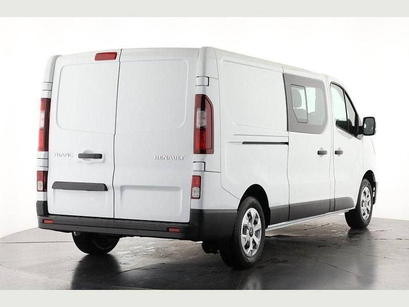 Begagnad Renault Trafic 150 HK (110 kW) 2024 Vit Minibuss