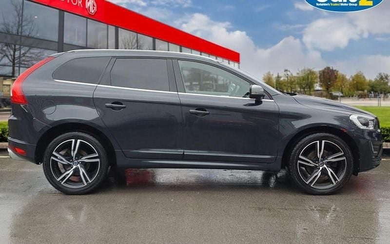 Used Volvo XC60 R-Design 220 HP (161 kW) 2017 Grey SUV