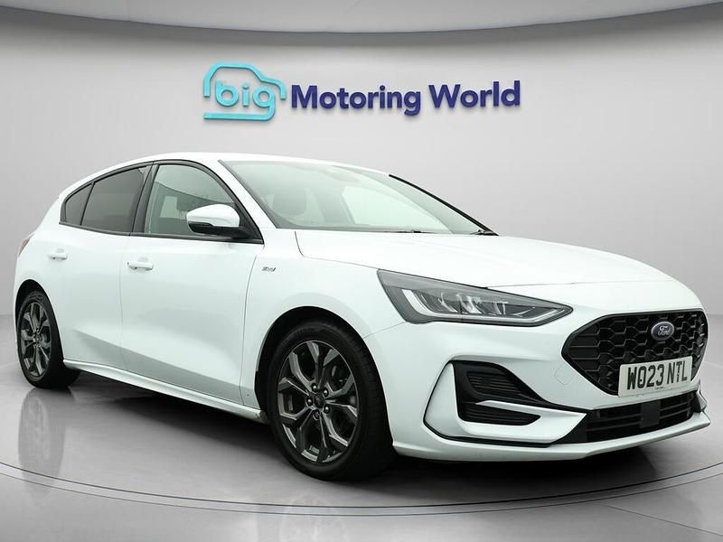 White Used 2023 Ford Focus ST-Line Hatchback | £14,000 (Fair price) - Image 1/4