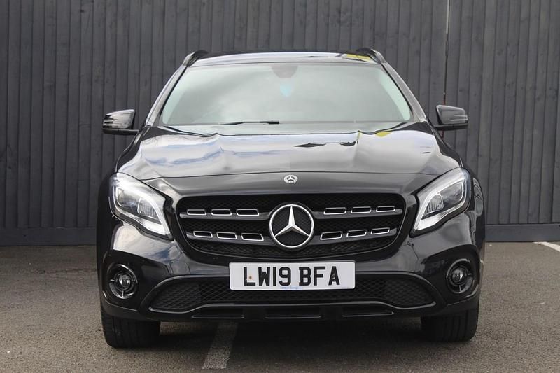 Used Mercedes GLA180 Urban 122 HP (89 kW) 2019 Black SUV
