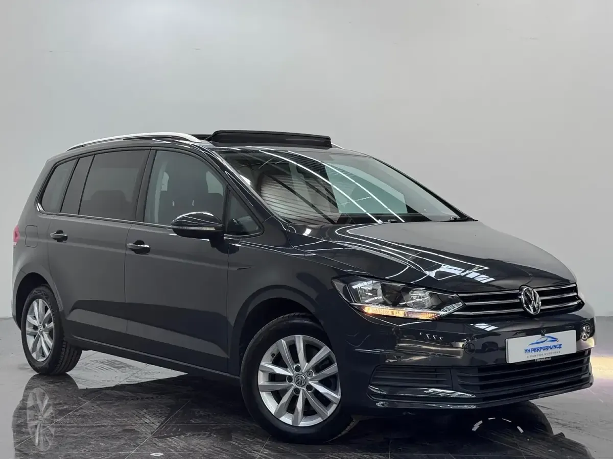 Usado VW Touran Family 115 HP (84 kW) 2018 Cinzento Monovolume
