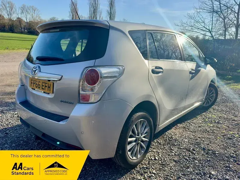 Used Toyota Verso 2016 Silver MPV