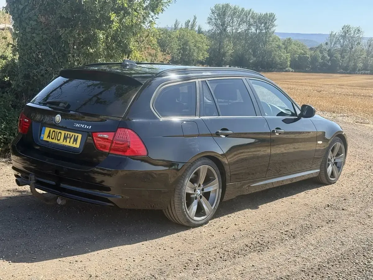 Used BMW 320 181 HP (133 kW) 2010 Black Estate