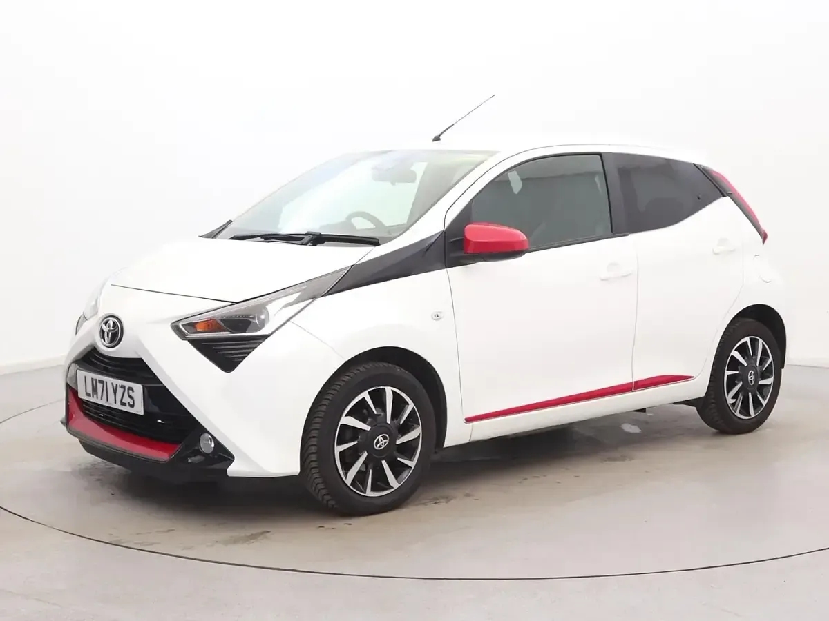 Used Toyota Aygo Trend 70 HP (51 kW) 2021 White Hatchback