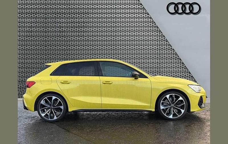Usado Audi S3 Sportback Black Edition 333 HP (244 kW) 2025 Amarelo Citadino