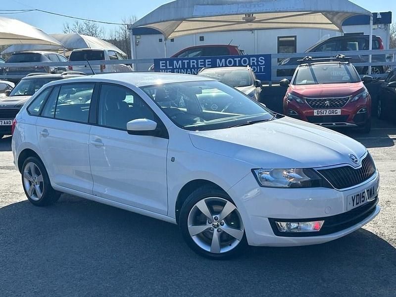 White Used 2015 Skoda Rapid SE Hatchback | £6,199 (Fair price) - Image 1/4