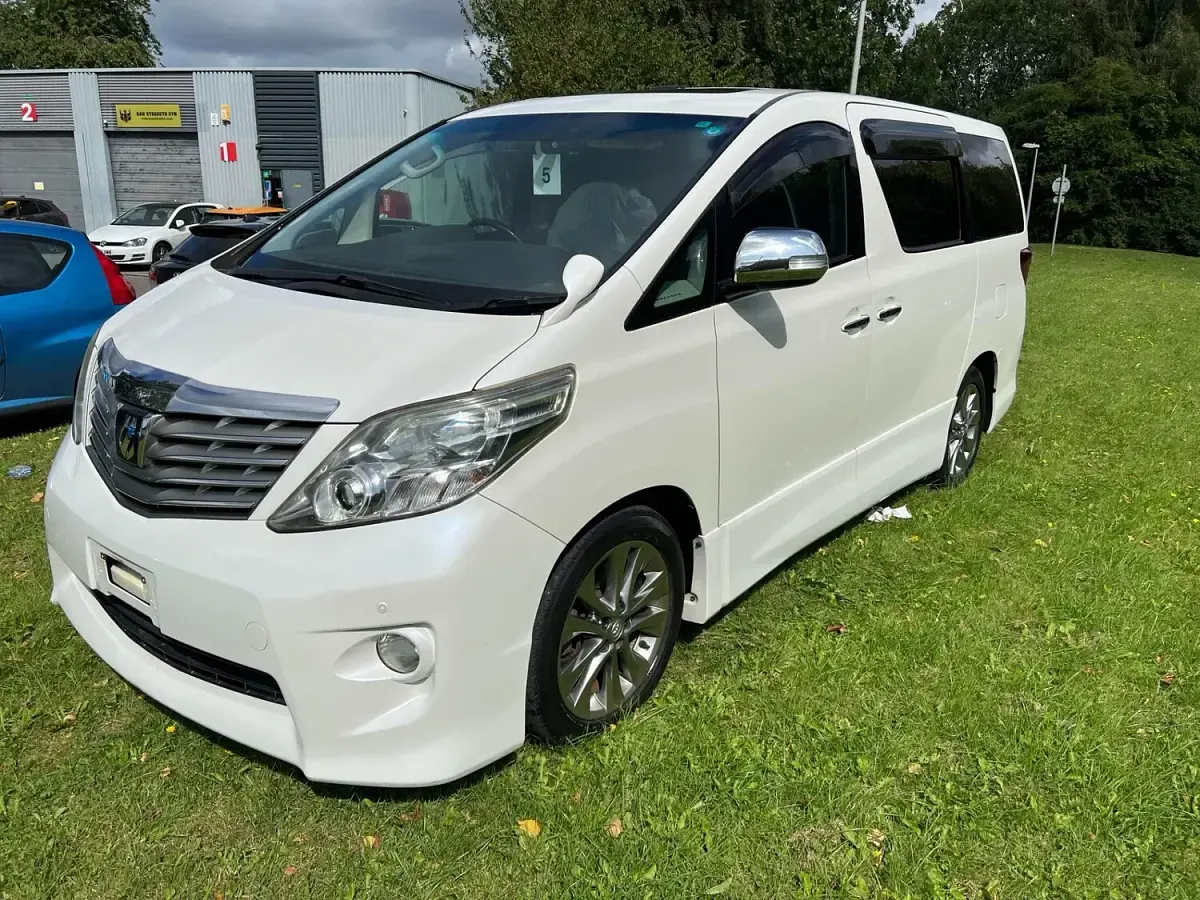 Used Toyota Alphard 170 HP (125 kW) 2010 White MPV