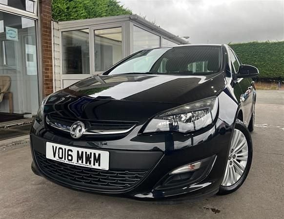 Black Used 2016 Vauxhall Astra Excite Hatchback | £7,095 (Fair price) - Image 1/4