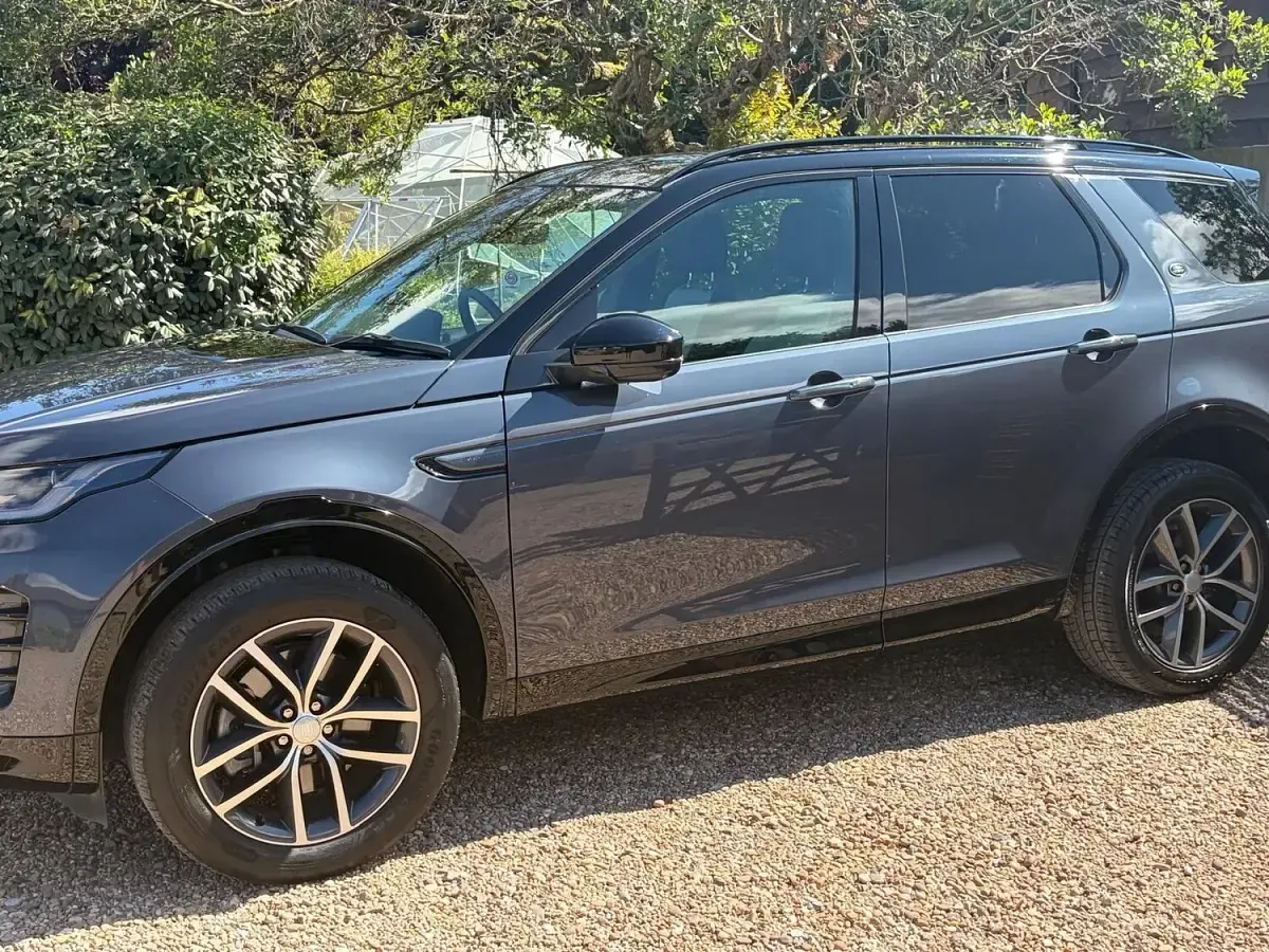Used Land Rover Discovery 5 SE Dynamic 2024 Blue SUV