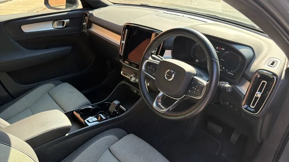 Used Volvo XC40 Plus 211 HP (155 kW) 2023 Grey SUV