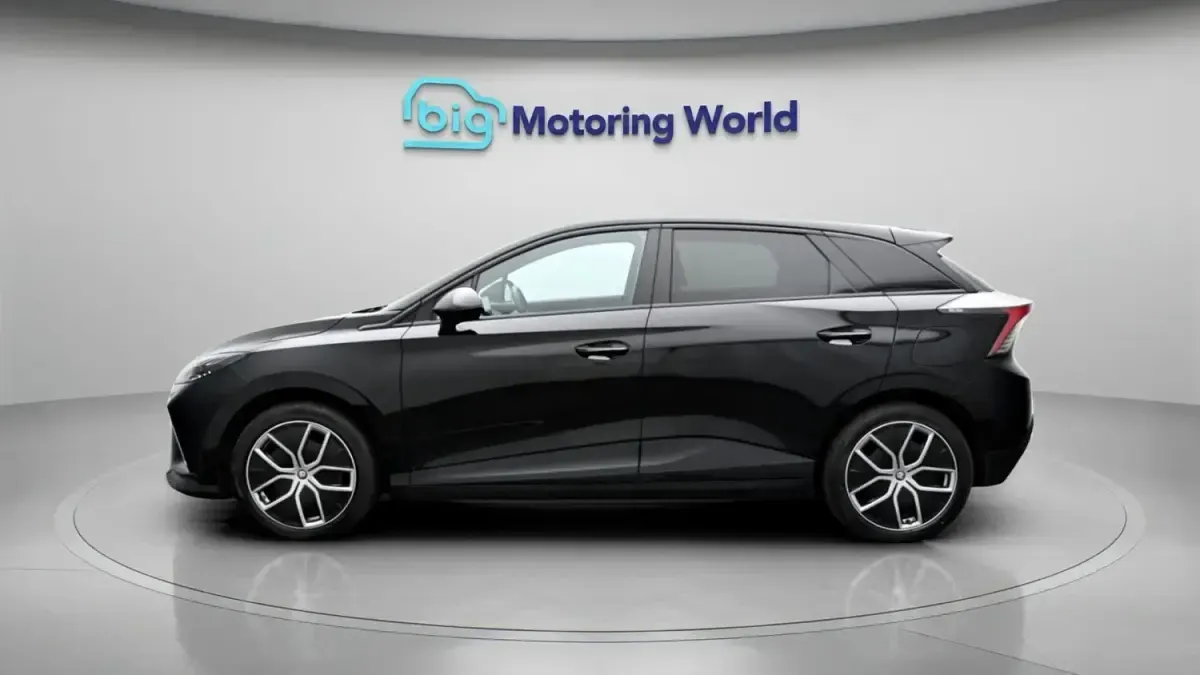 Begagnad MG MG4 EV Trophy 319 kW (435 HK) 2023 Svart Halvkombi