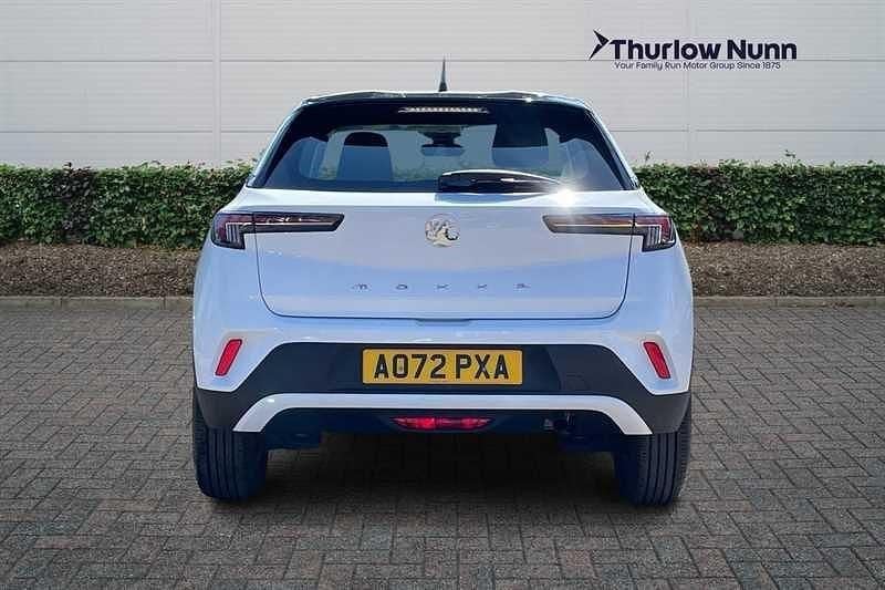 Second-hand Vauxhall Mokka Design Edition 100 CP (73 kW) 2022 Alb SUV