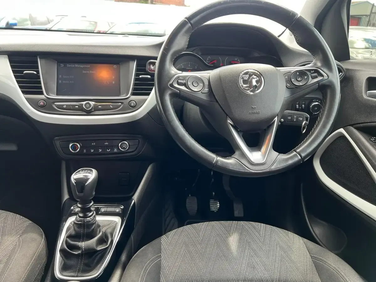 Used Vauxhall Crossland X 2021 White SUV