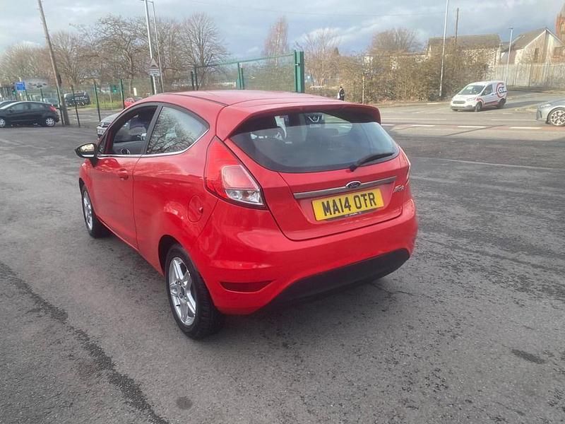 Used Ford Fiesta Zetec 82 HP (60 kW) 2014 Red Hatchback