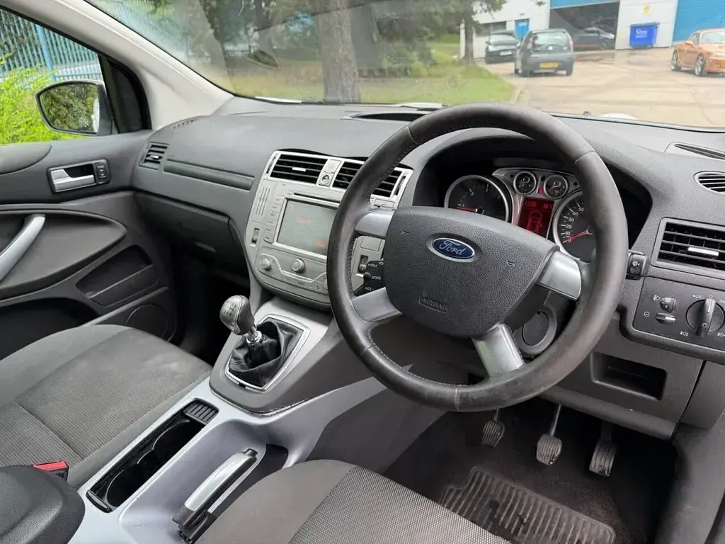 Used Ford Kuga Zetec 140 HP (102 kW) 2011 White SUV