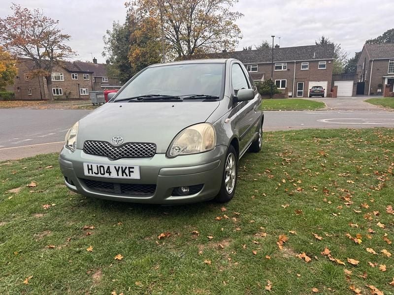 Used Toyota Yaris 85 HP (62 kW) 2004 Green Hatchback