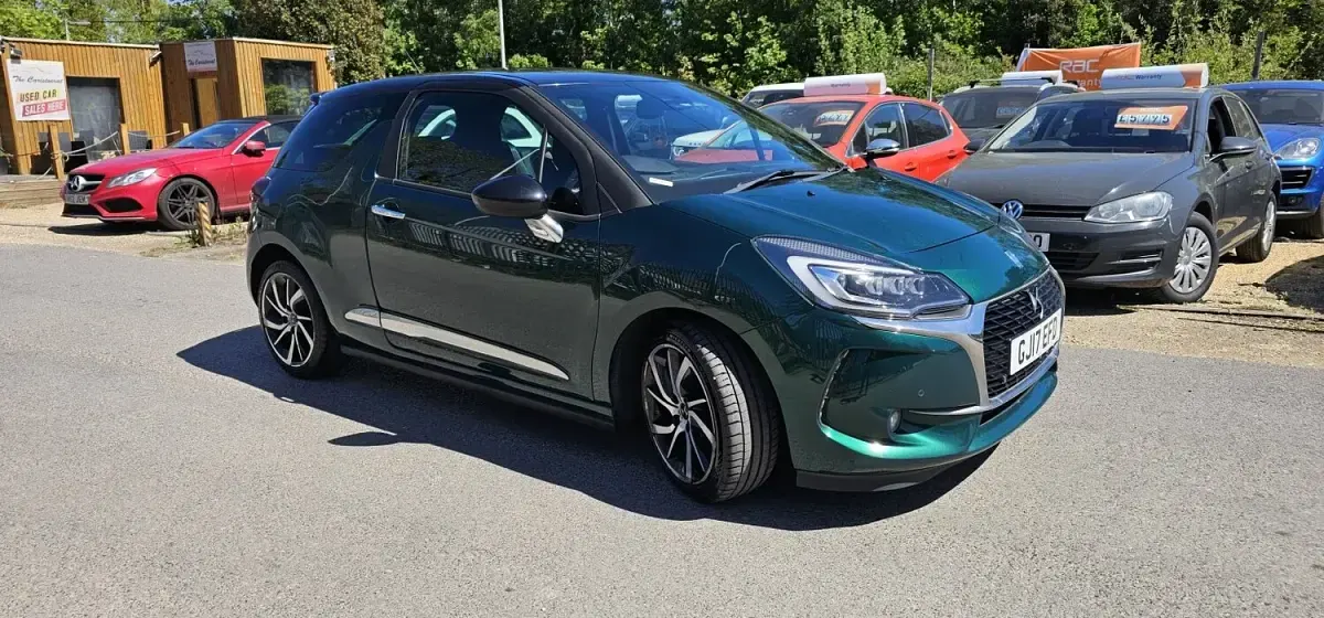 Used Citroën DS3 Prestige 99 HP (72 kW) 2017 Green Hatchback