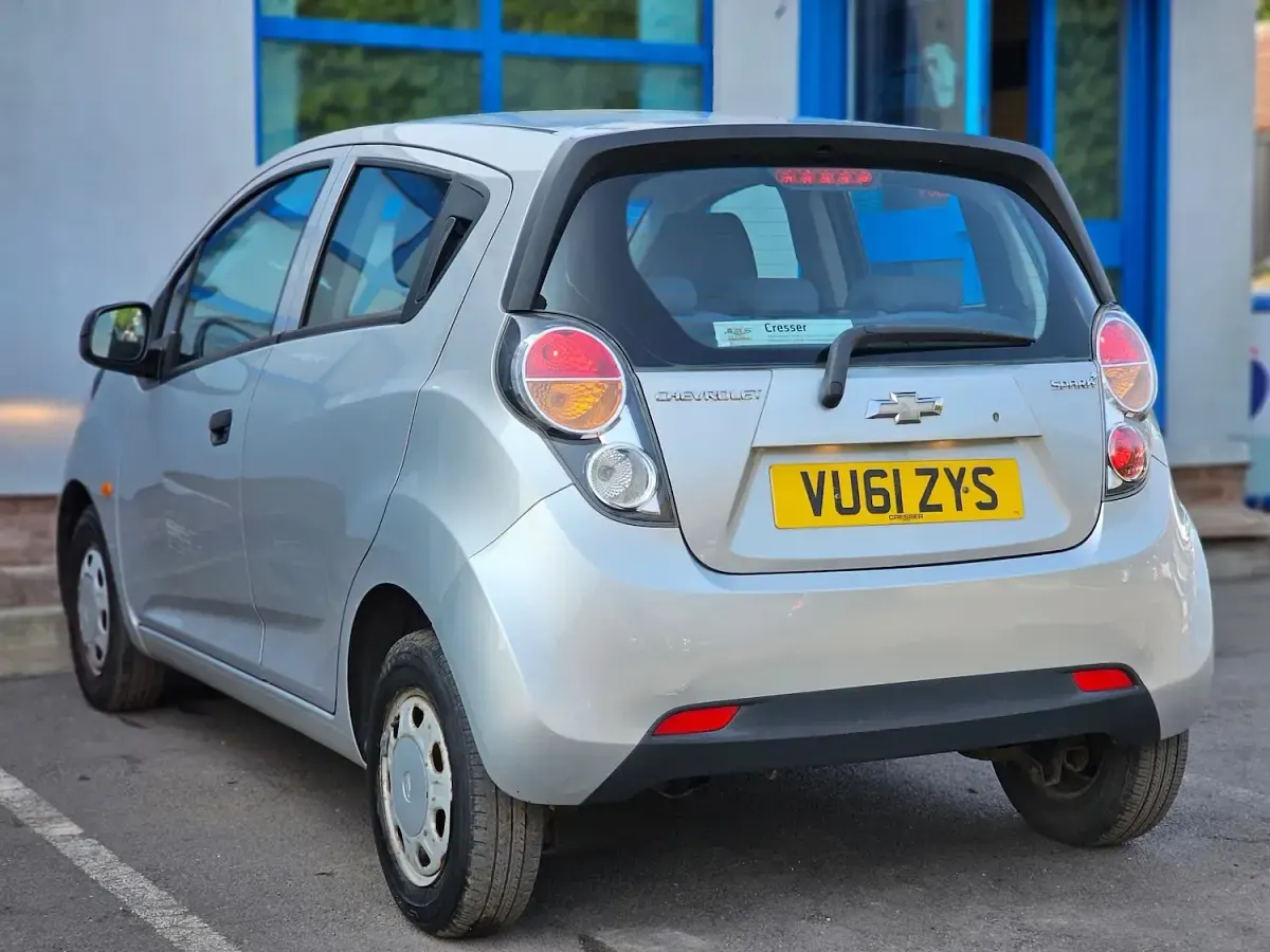 Used Chevrolet Spark 68 HP (50 kW) 2011 Silver Hatchback