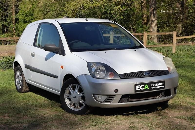 Używany Ford Fiesta 67 KM (49 kW) 2008 Biały Hatchback