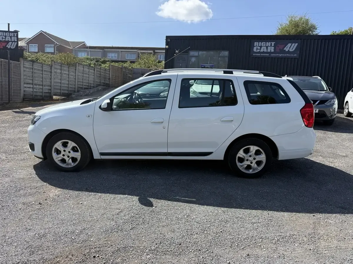 Used Dacia Logan MCV Lauréate 2015 White Estate