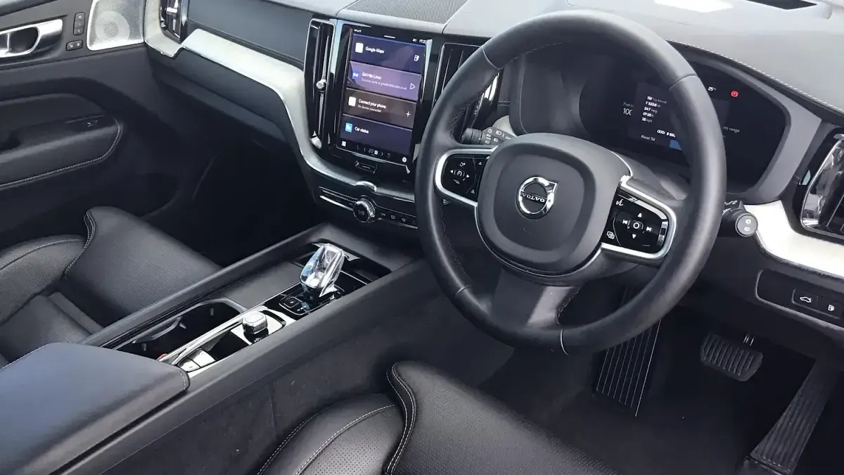 Used Volvo XC60 Ultra 455 HP (334 kW) 2025 Silver SUV