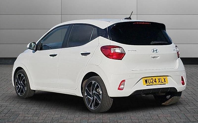 Used Hyundai i10 Premium 79 HP (58 kW) 2024 White Hatchback