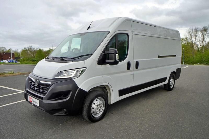 Second-hand Vauxhall Movano 2023 Alb